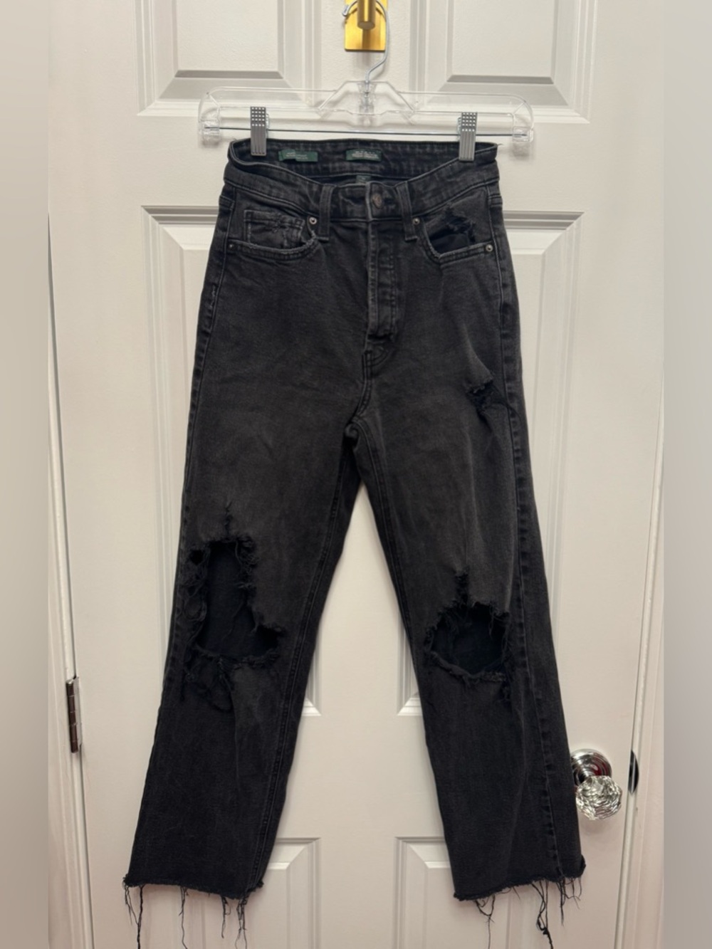 wild fable Men's Black Distressed Straight Jeans